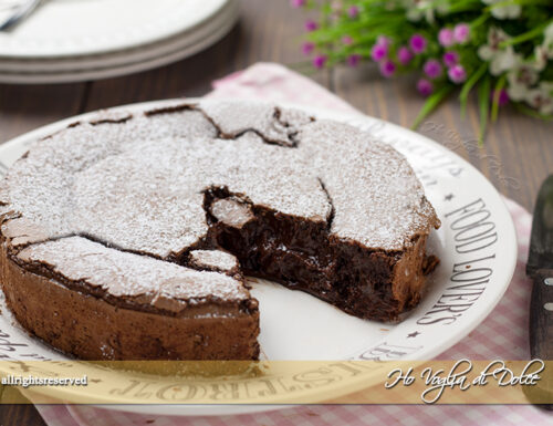 Torta al cioccolato fondente cremosa