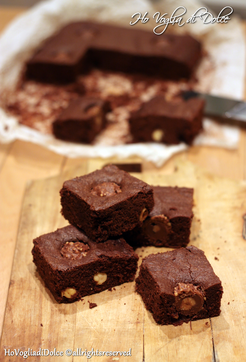 Brownies al cioccolato e ferrero rocher, ricetta golosa | Ho Voglia di Dolce