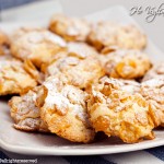 Rose del deserto con cioccolato bianco e mandorle