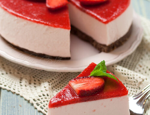 Torta fredda allo yogurt con fragole