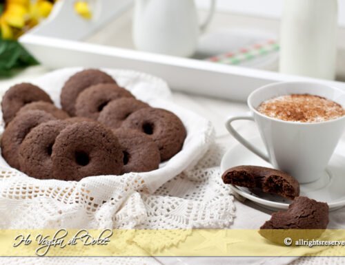 Biscotti al cacao con panna