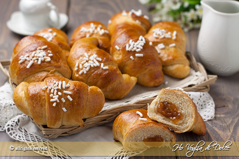 CORNETTI di SOFFICE PASTA BRIOCHE leggeri per una sana colazione