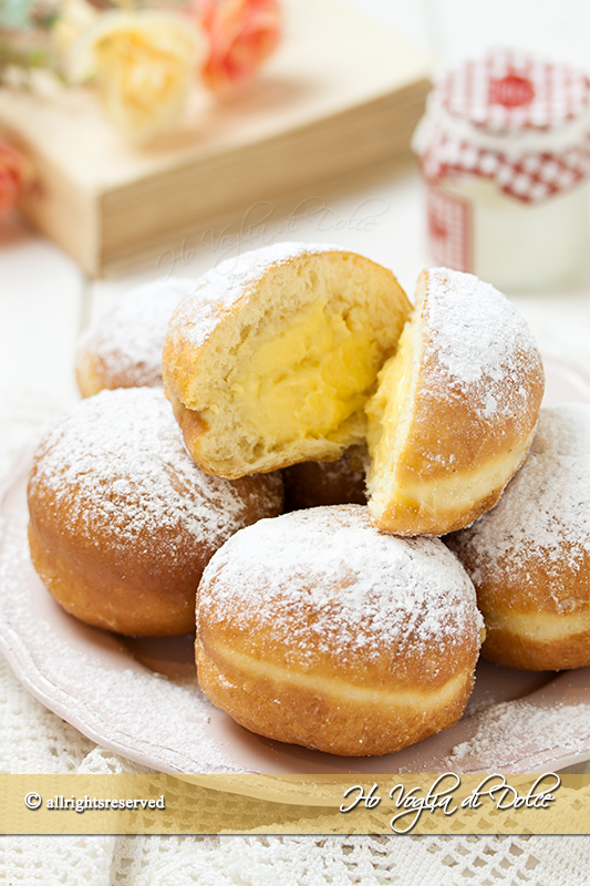 Krapfen o bomboloni ripieni alla crema ricetta facile