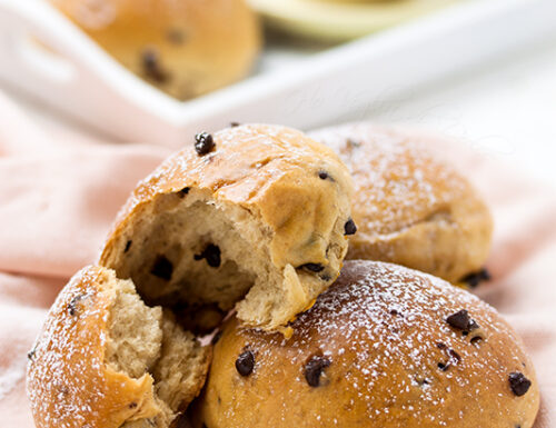 Brioches al caffè e gocce di cioccolato