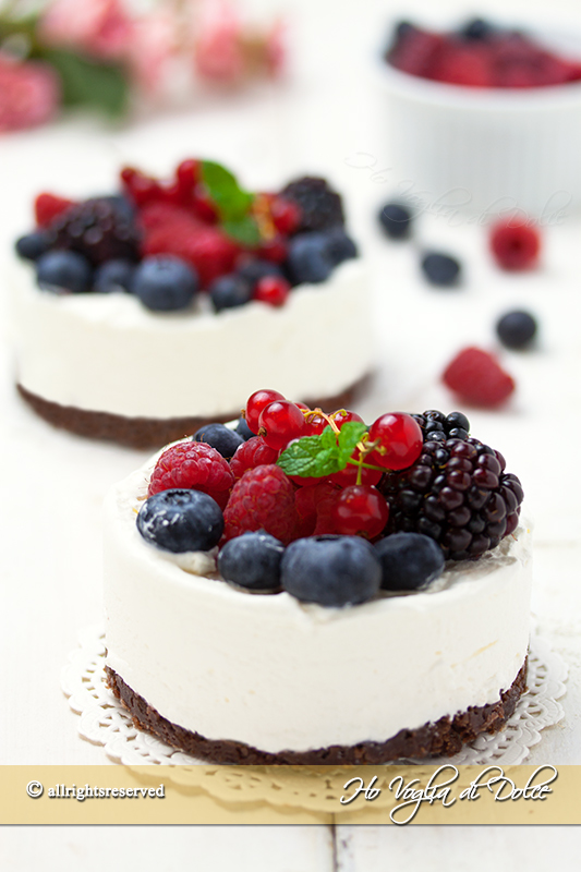 Mini-cheesecake-ai-frutti-di-bosco-ricetta-monoporzioni-senza-forno