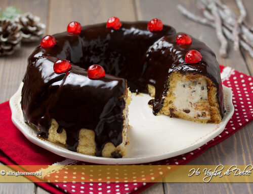 Ciambella con pandoro, ricotta e cioccolato