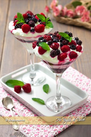 Coppette allo yogurt e frutti di bosco senza uova ricetta | Ho Voglia di Dolce