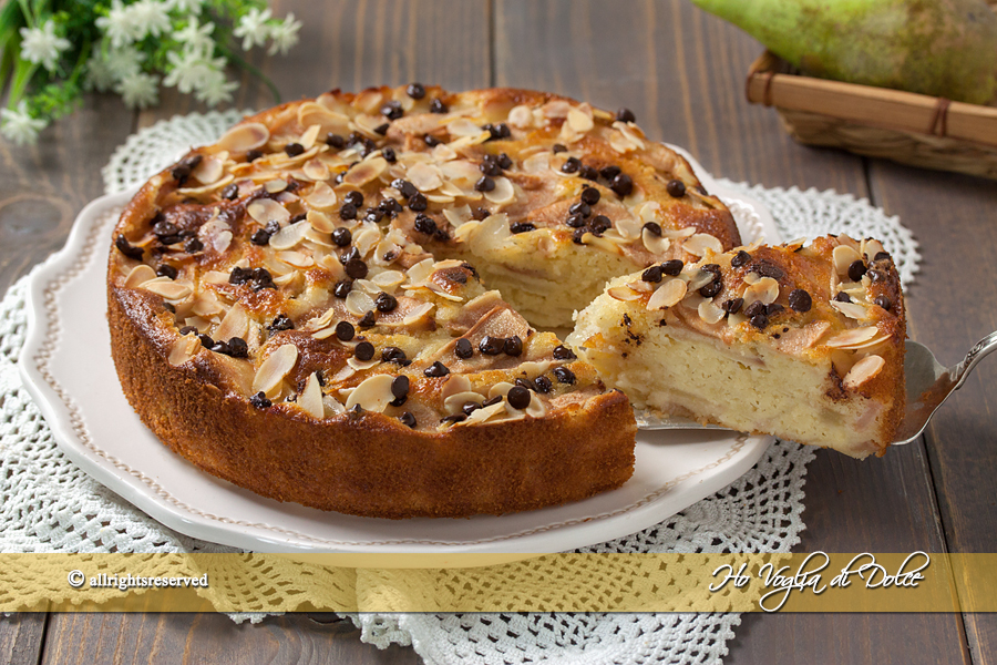 Torta di pere cremosa è un dolce che piacerà a tutti. Una ricetta particolare ma preparata con ingredienti semplici. Una torta morbida, cremosa e buonissima