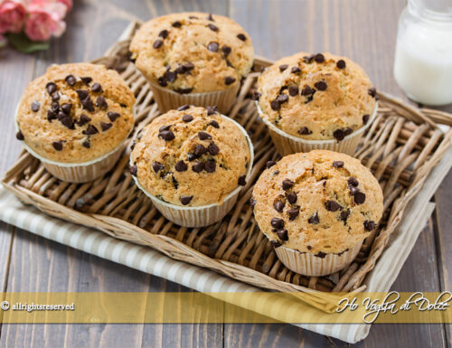 Muffin con farina integrale e gocce di cioccolato