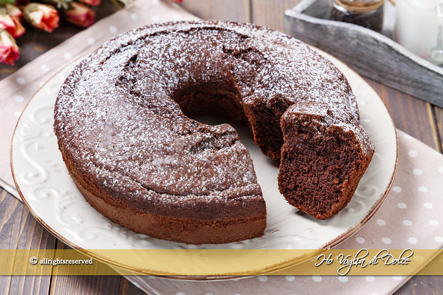 Ciambella di albumi e cioccolato soffice ricetta | Ho Voglia di Dolce