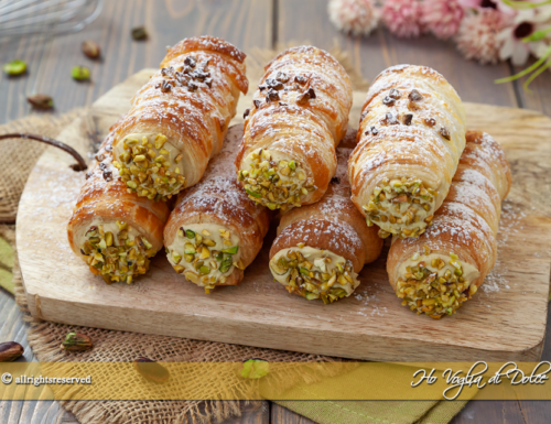 Cannoncini con crema al pistacchio