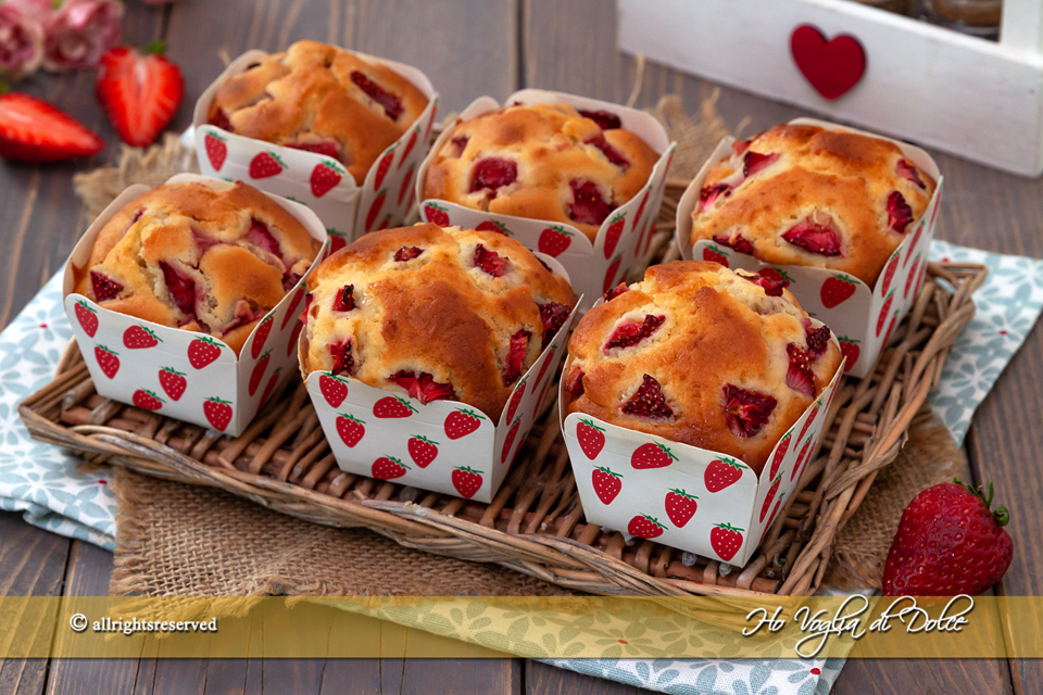 Muffin alle fragole e ricotta soffici e senza burro ricetta | Ho Voglia di Dolce