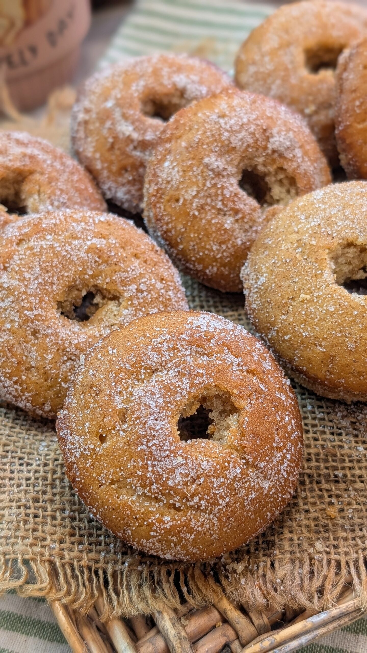Apple cider donuts ecco la ricetta delle ciambelline al succo di mela al forno soffici e speziate!