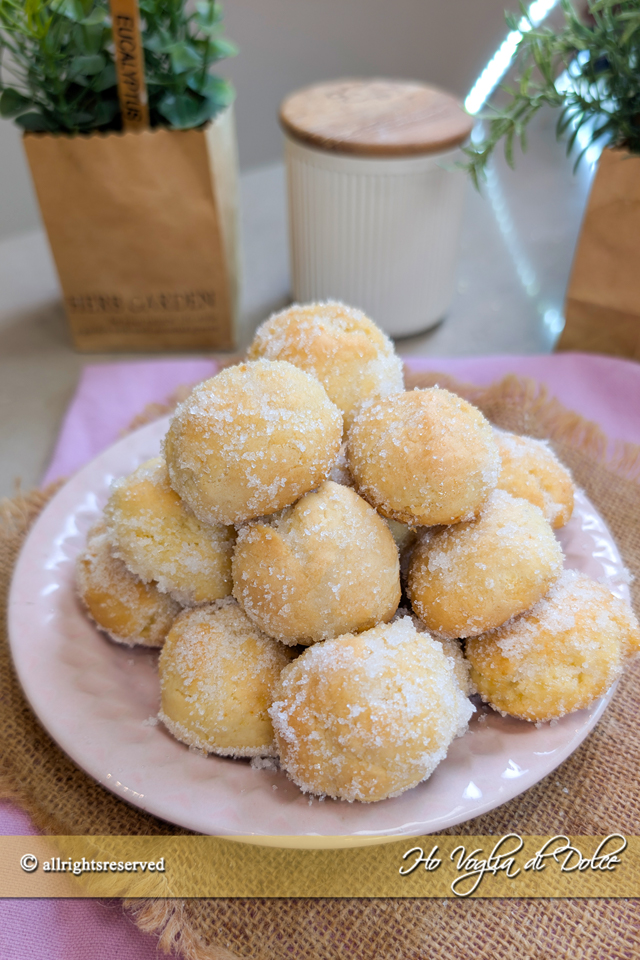 Castagnole in friggitrice ad aria un dolce di carnevale più leggero e senza friggere. Ricetta facile e veloce con ingrediente semplici